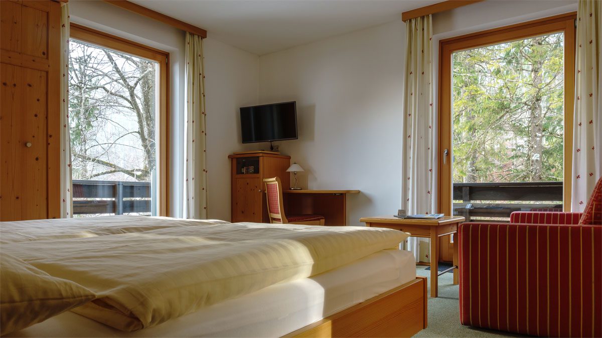 Doppelbett – Doppel-/Einzelzimmer mit Balkon, Pension Wanderruh in Grünau im Almtal
