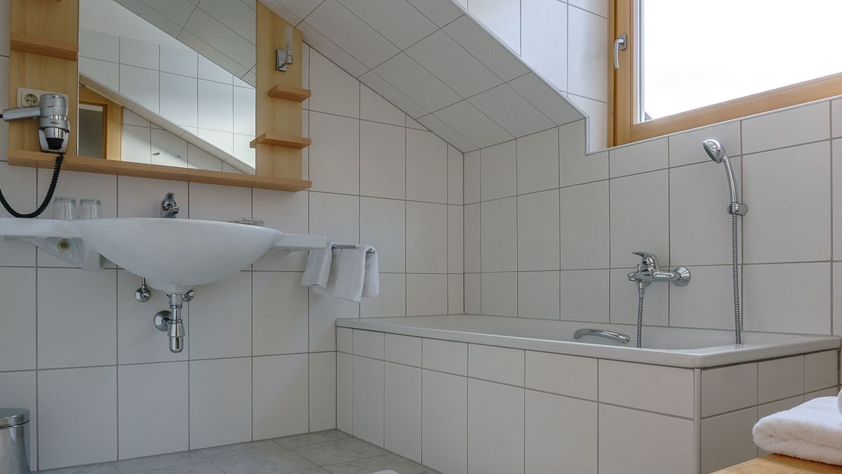 Badezimmer – Appartement (45 m²), Pension Wanderruh in Grünau im Almtal