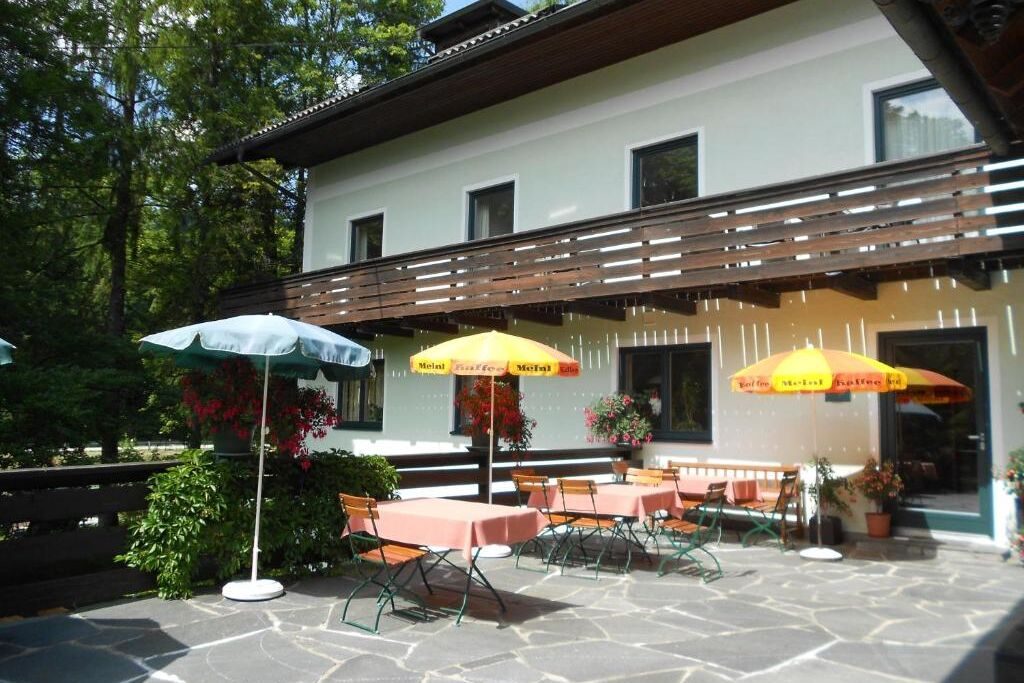 Terrasse der Pension Wanderruh in Grünau im Almtal